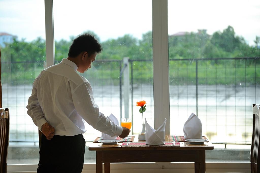 Royal Golden View Hotel Янгон Экстерьер фото
