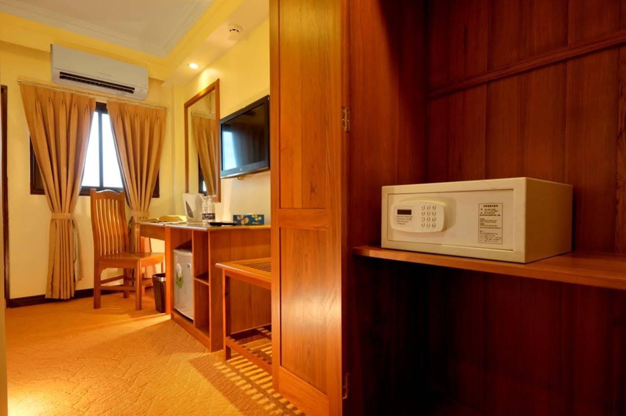 Royal Golden View Hotel Янгон Экстерьер фото